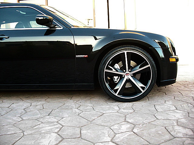 SRT8black300/1b165.JPG