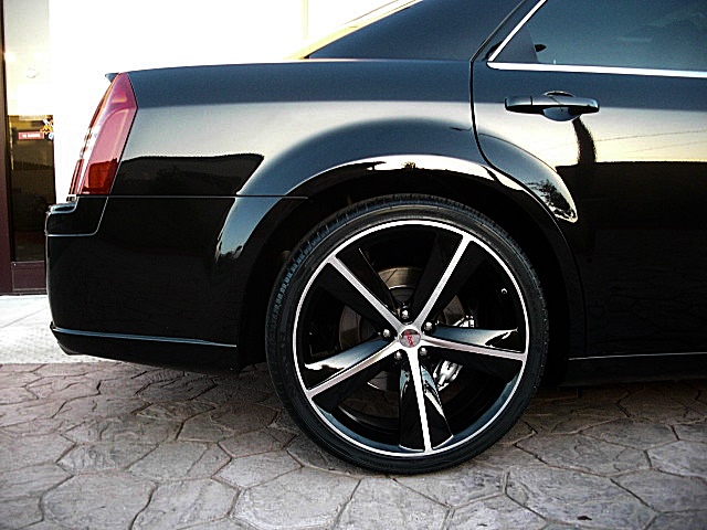 SRT8black300/1b165.JPG