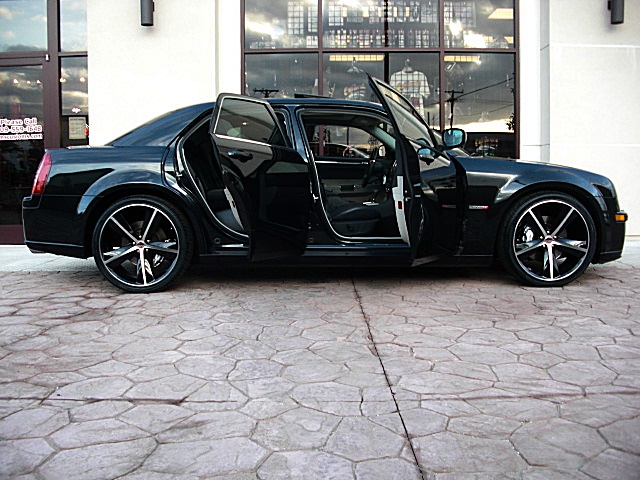 SRT8black300/1b110.JPG