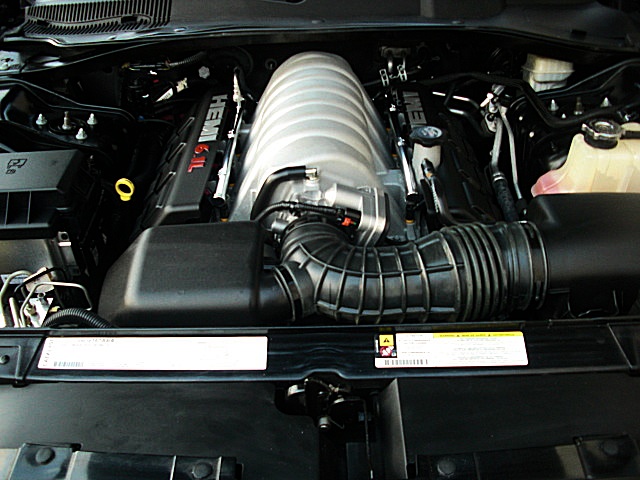 SRT8black300/1b35.JPG