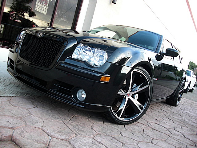 SRT8black300/1b110.JPG