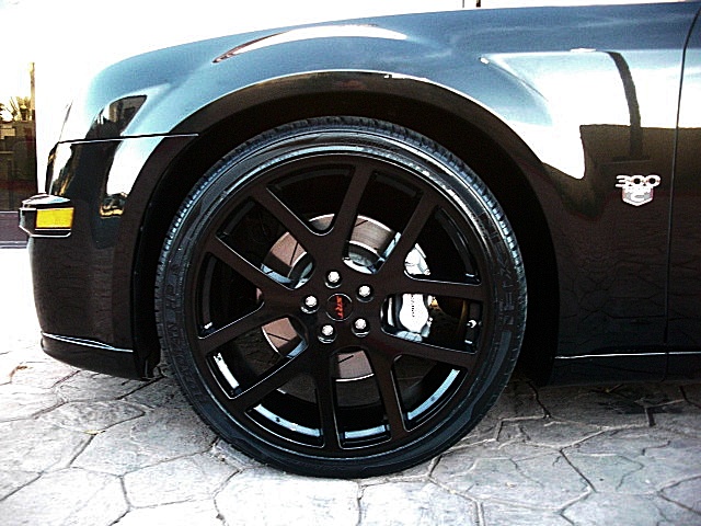 SRT8black300/1x42.JPG