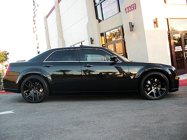 SRT8black300/1x42.JPG