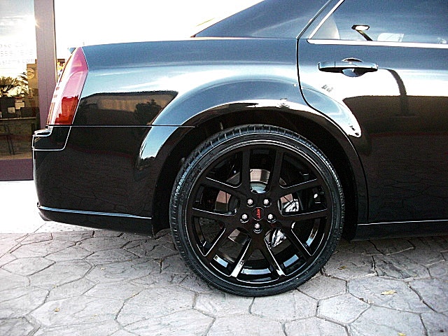 SRT8black300/1x42.JPG