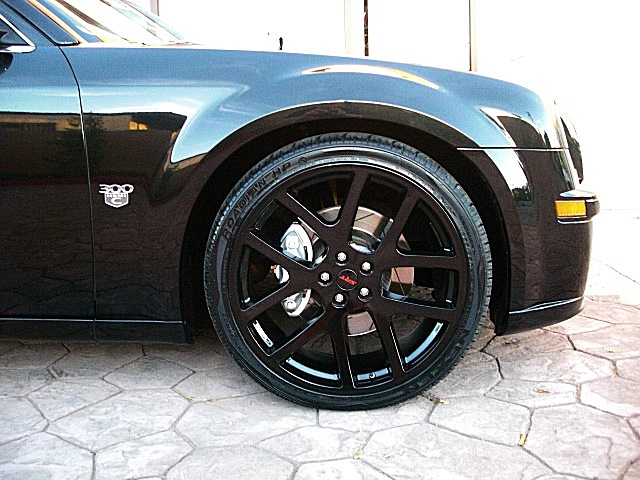 SRT8black300/1x42.JPG