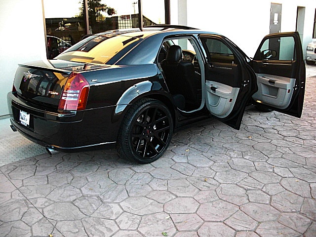 SRT8black300/1x57.JPG