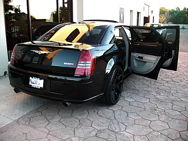 SRT8black300/1x57.JPG