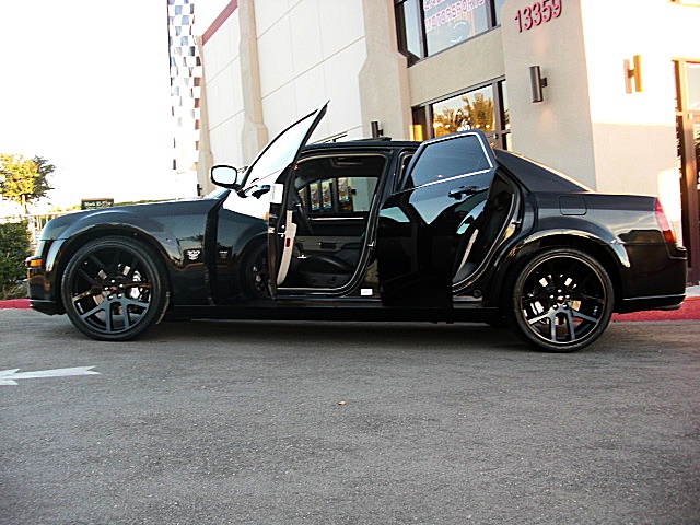 SRT8black300/1x13.JPG