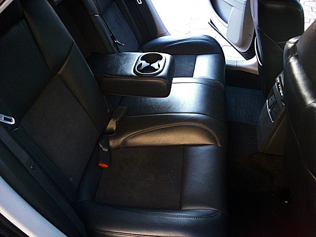 SRT8black300/2a16.JPG