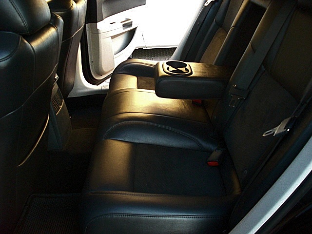 SRT8black300/2a16.JPG