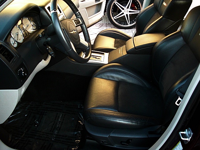 SRT8black300/2a16.JPG