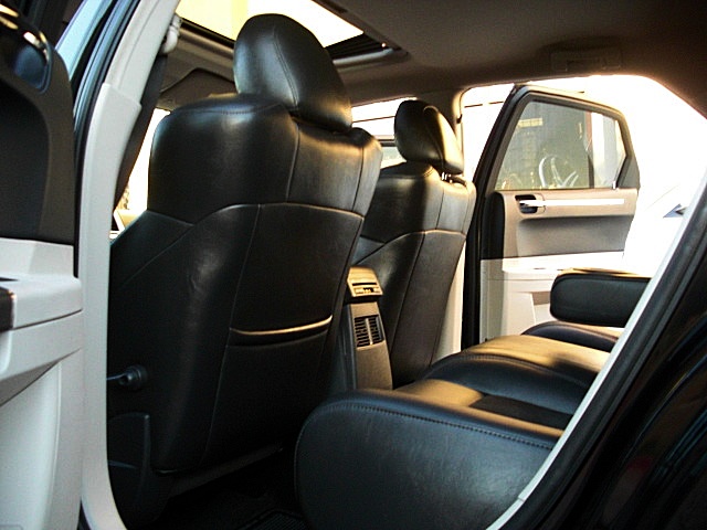 SRT8black300/2a16.JPG