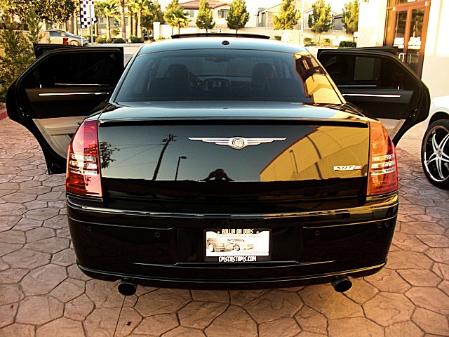 SRT8black300/2a8a.JPG
