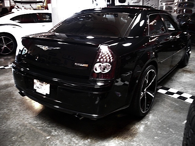 SRT8black300/d108.JPG