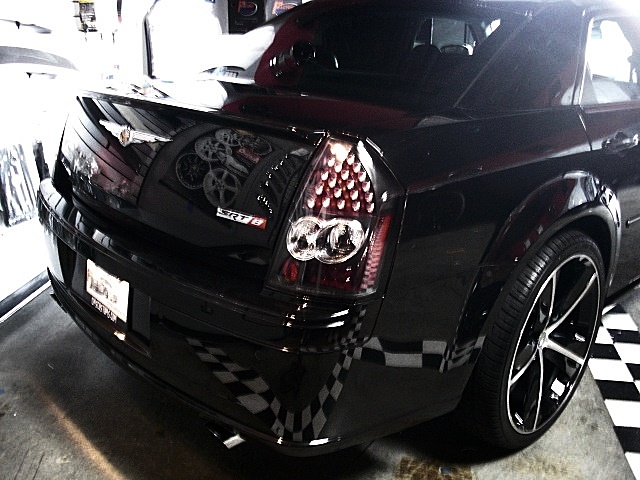 SRT8black300/d103.JPG