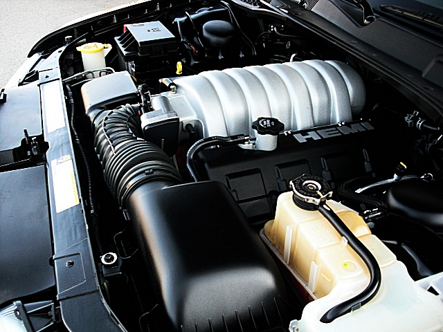 SRT8black300/new916.JPG