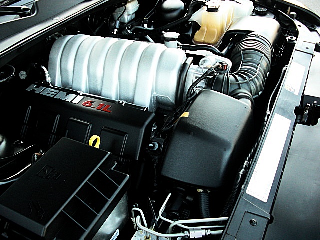 SRT8black300/new916.JPG