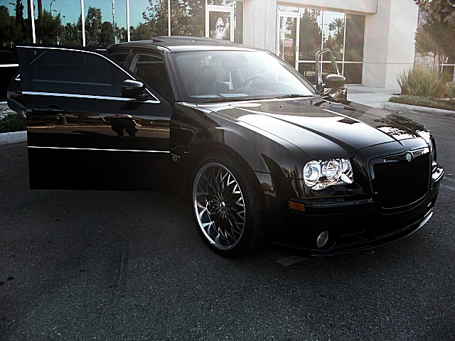 SRT8black300/new077.JPG