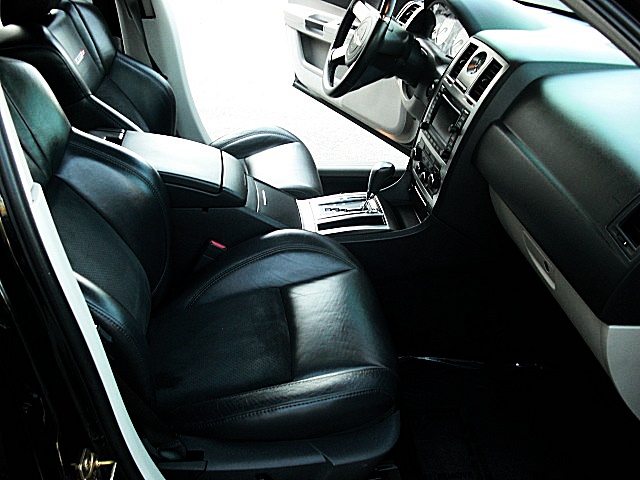 SRT8black300/new0104.JPG