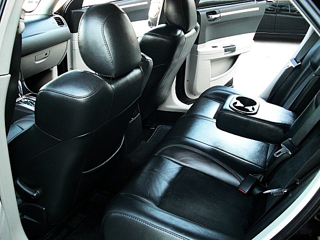 SRT8black300/new916.JPG