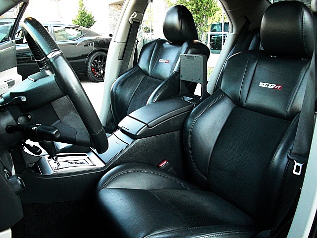 SRT8black300/new0104.JPG