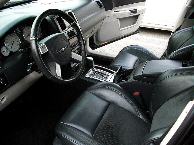 SRT8black300/new12b.jpg