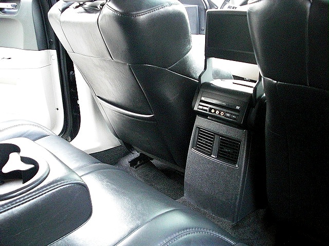 SRT8black300/new12b.jpg
