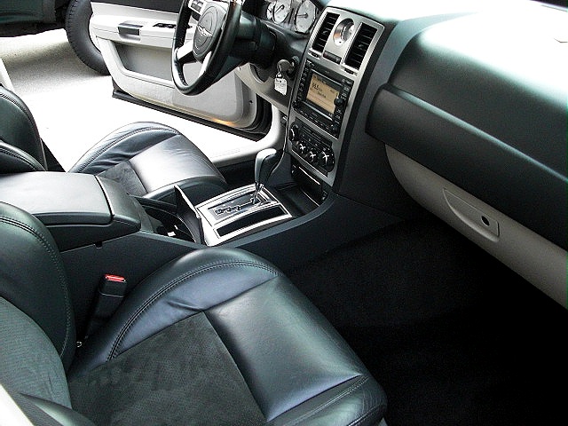 SRT8black300/new12b.jpg