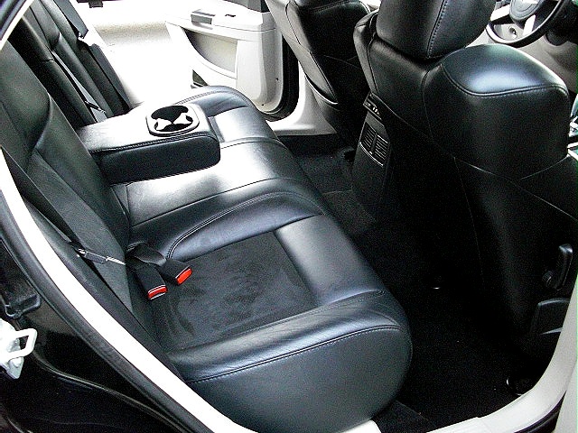 SRT8black300/new12b.jpg