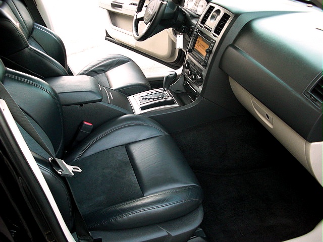 SRT8black300/new2036a.jpg