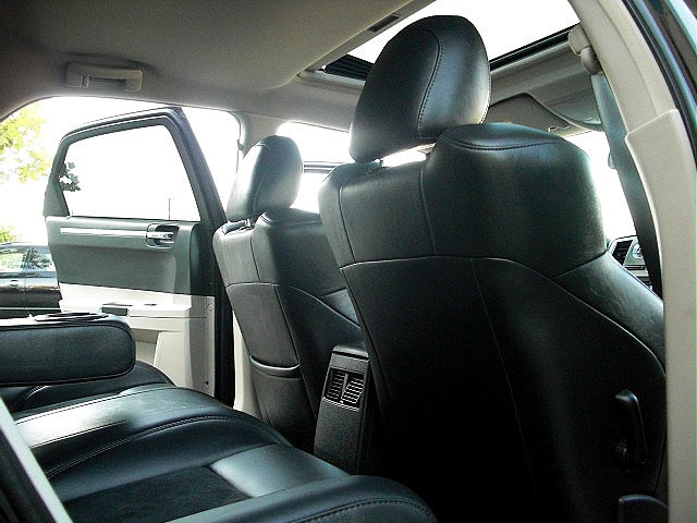 SRT8black300/new2036a.jpg
