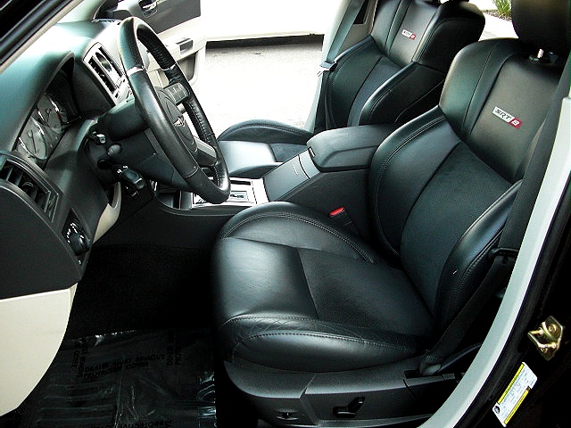 SRT8black300/new2036a.jpg