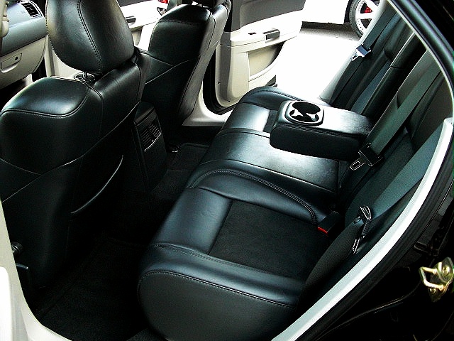 SRT8black300/new2036a.jpg