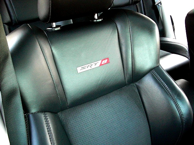 SRT8black300/new2036a.jpg
