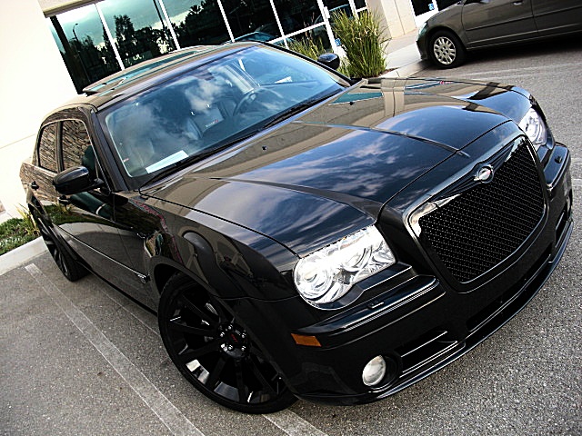 SRT8black300/new904a.JPG