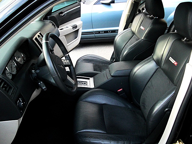 SRT8black300/new919.JPG