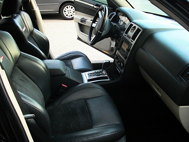SRT8black300/new919.JPG