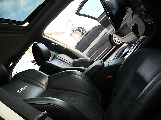 SRT8black300/new919.JPG