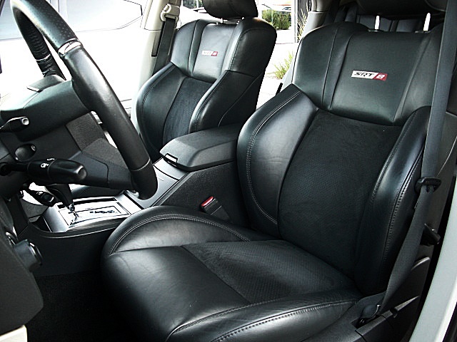 SRT8black300/newa241.JPG