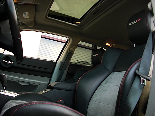 SRT8magBlk/1q10.JPG