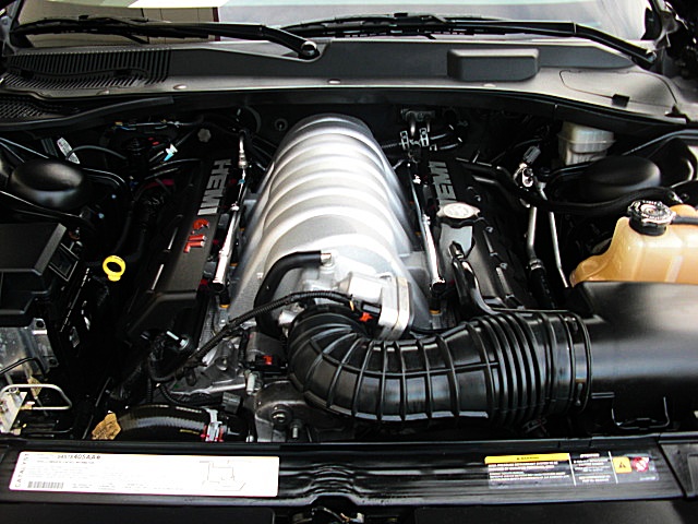 SRT8magBlk/1q13.JPG