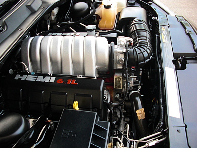 SRT8magBlk/1q13.JPG