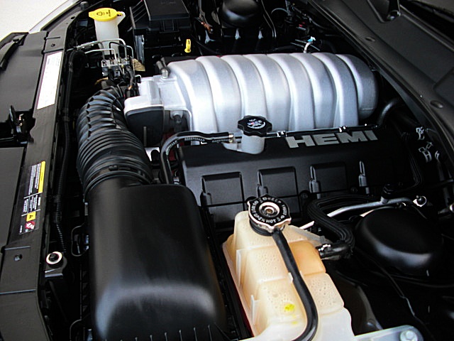 SRT8magBlk/1q13.JPG