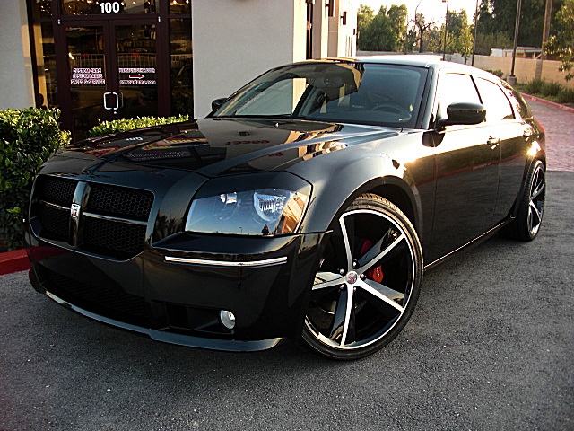 SRT8magBlk/1q16.JPG