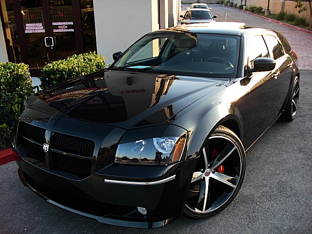 SRT8magBlk/1q16.JPG