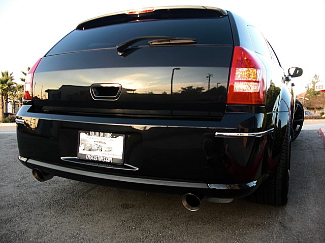 SRT8magBlk/1q43.JPG