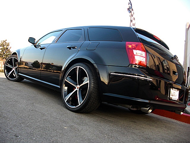 SRT8magBlk/1q43.JPG