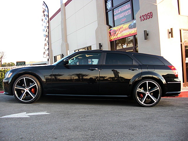 SRT8magBlk/1q43.JPG