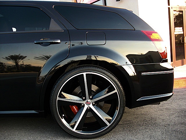 SRT8magBlk/1q42.JPG