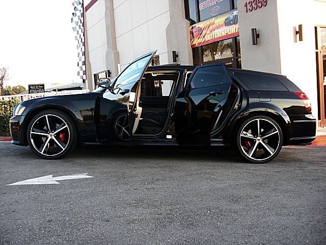SRT8magBlk/1q43.JPG